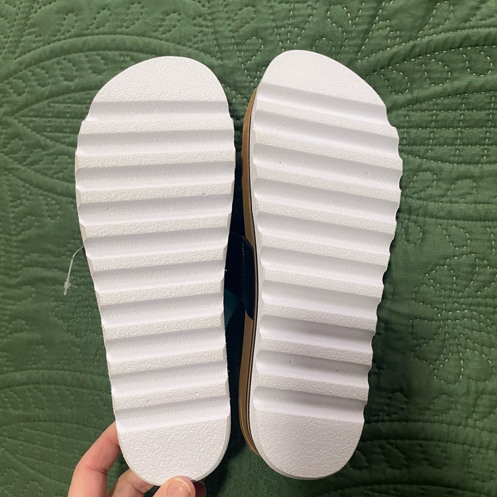 Reef brand new women’s sandals. Size 9 - Picture 2 of 4